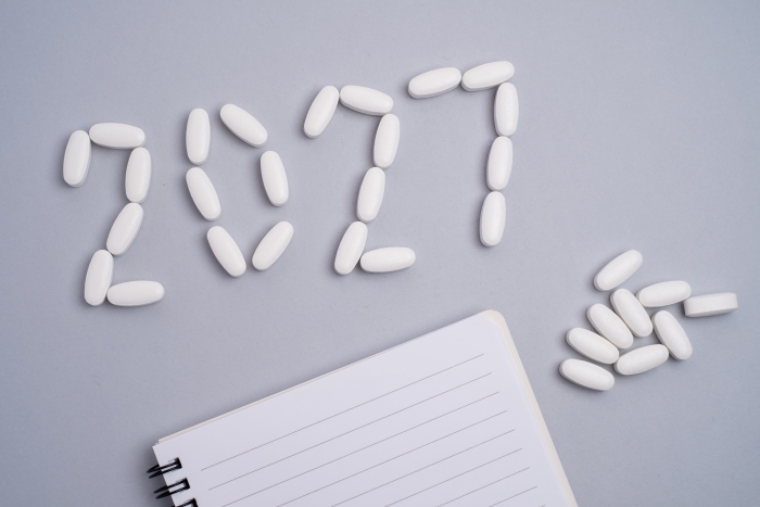 Winter supplement trends for 2027 represented by white supplement tablets arranged to form 2027